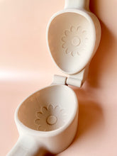 Load image into Gallery viewer, Jumbo Eco Egg Press - Flowers