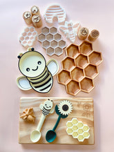 Load image into Gallery viewer, Large Bee Bio Tray