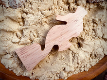 Load image into Gallery viewer, Sven Seahorse / Wooden Seahorse