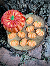 Load image into Gallery viewer, Luminous Pumpkins (bag of 10)