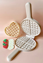 Load image into Gallery viewer, Waffle Heart Bio Cutter