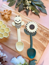 Load image into Gallery viewer, Bee Bio Spoon