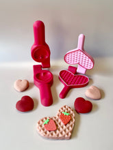 Load image into Gallery viewer, Heart Eco Press